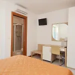 Meuble Zenith מלון ליגננו סביאדורו