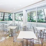 Meuble Zenith מלון